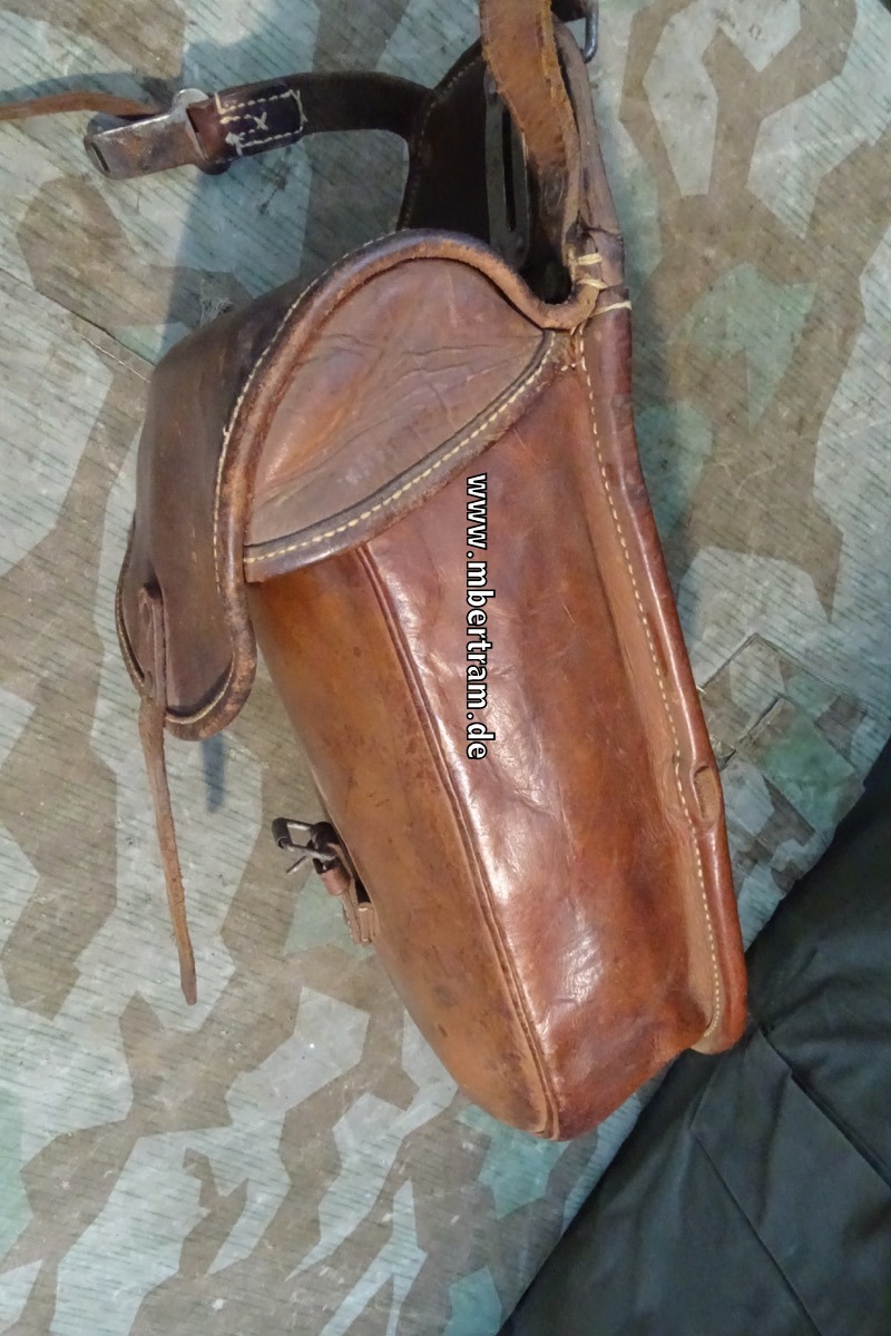 Wehrmacht Kavallerie Packtasche. Eisen Lasche von "olc"