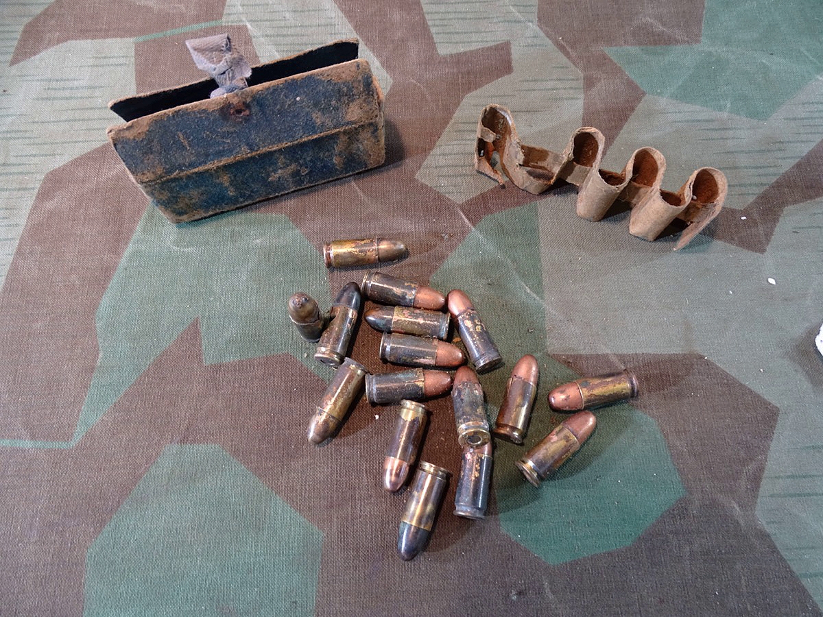 16 Stück 9 mm Deko Patronen für P 08 Pistole 1. Weltkrieg  mit original Schachtel.- 