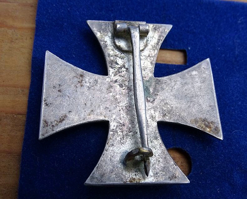 Eisernes Kreuz 1. Klasse 1939, Seltene Variante, gewölbt, fein gepunktete Oberfläche,  Schinkelform