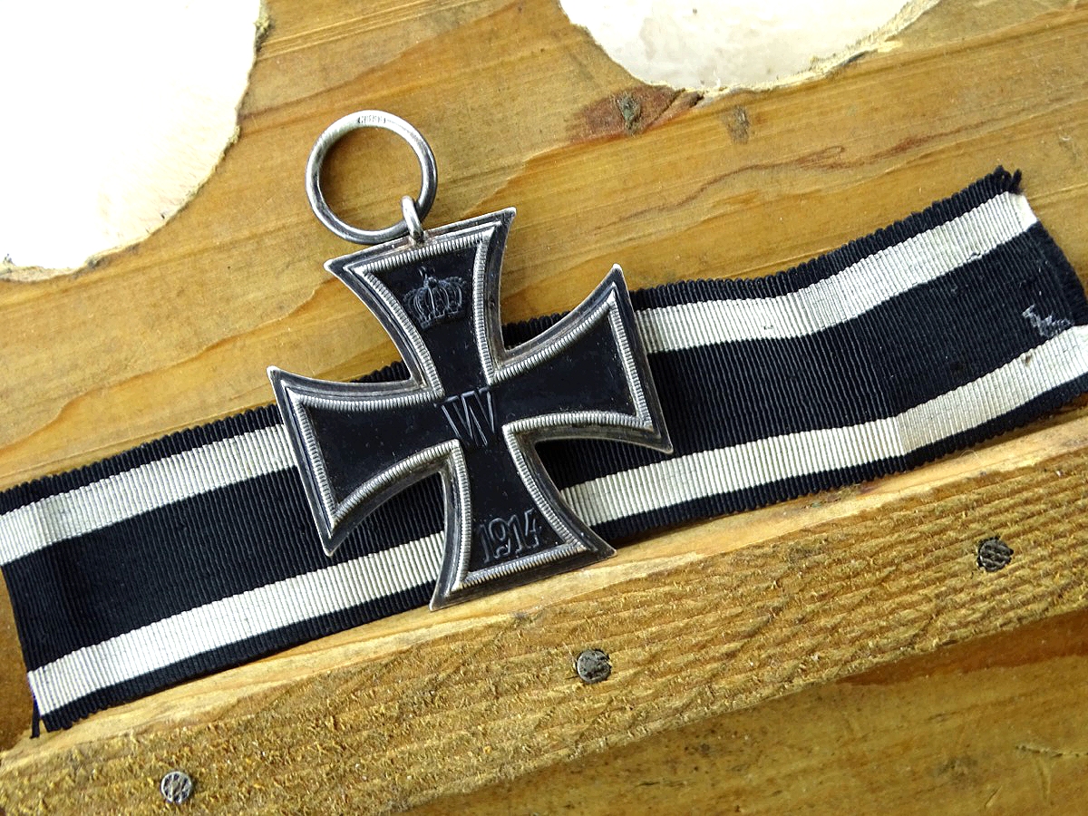 Eisernes Kreuz 2. Klasse 1914, Eisenkern noch komplett geschwärzt, Ring mit Marke CD 800