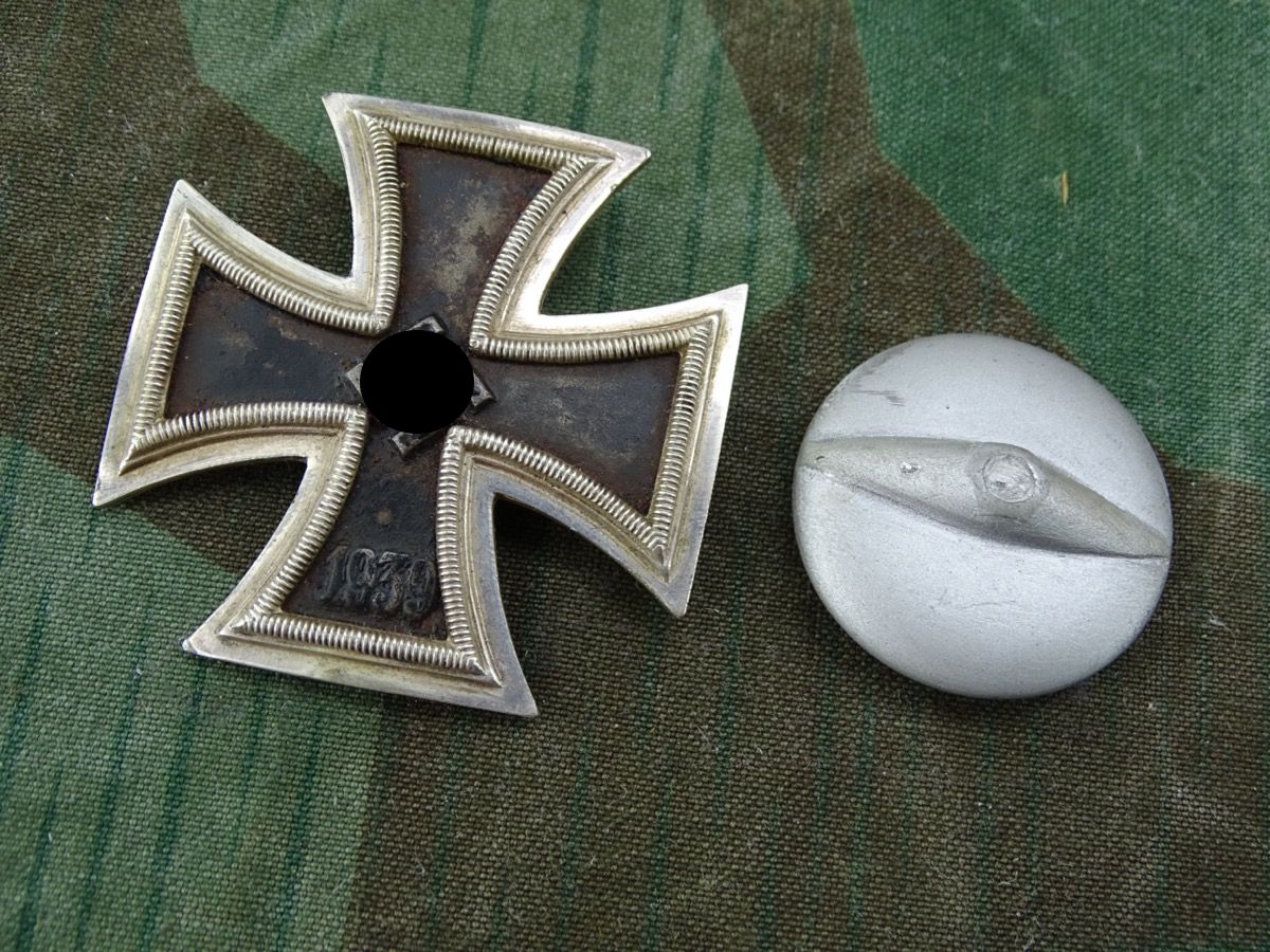 Eisernes Kreuz 1. Klasse 1914, Eisenkern, ca. 40% Schwärzung, Eisen Schraubscheibe Frontfertigung