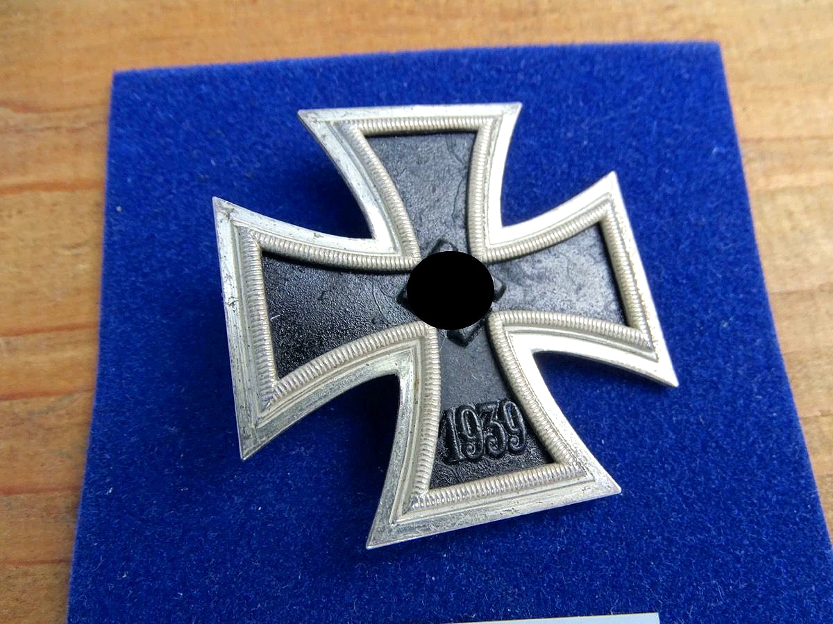 Eisernes Kreuz 1. Klasse 1939, Eisenkern, Hst. 26 B.H. Mayer