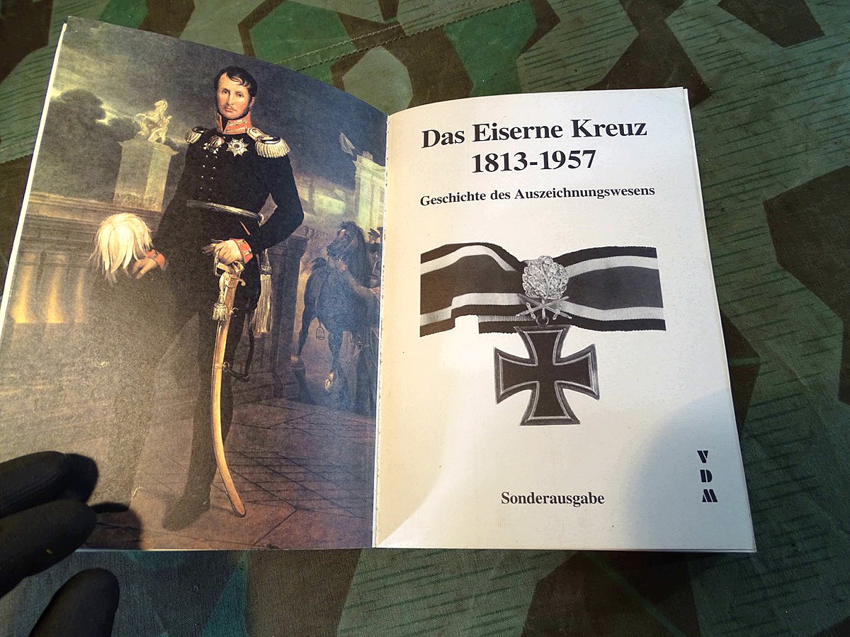 VDM Sonderausgabe, Das Eiserne Kreuz 1813-1957, Geschichte des Auszeichnungswesens