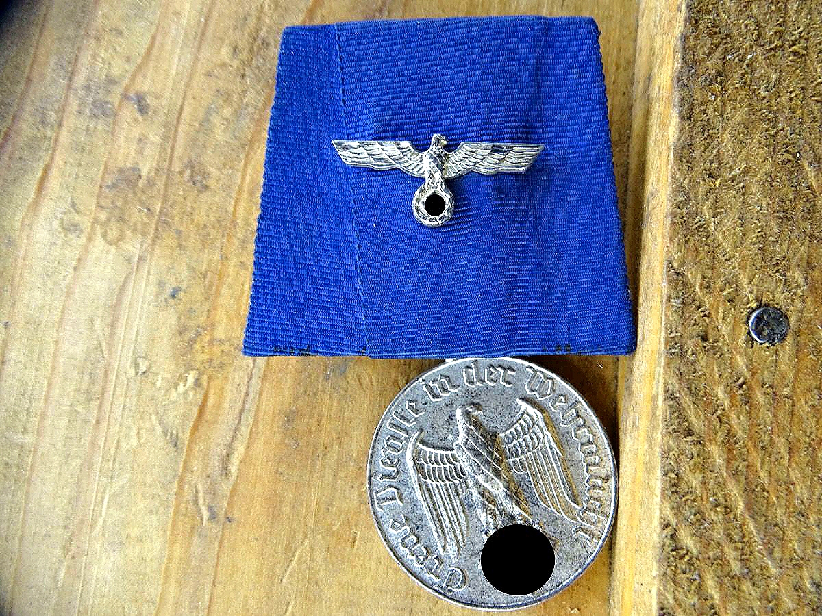 Wehrmacht Heer Dienstzeitmedaille in silber für 4 Jahre an Einzelspange mit WH Adler Auflage