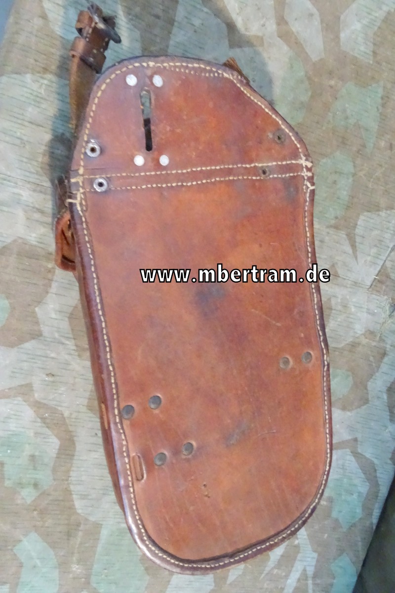 Wehrmacht Kavallerie Packtasche. Eisen Lasche von "olc"