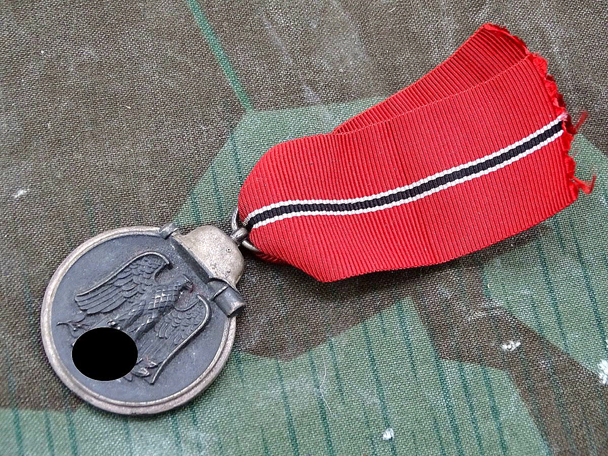 Medaille Winterschlacht im Osten 1941/42 mit Band, Ostmedaille, Hersteller 89? 80?