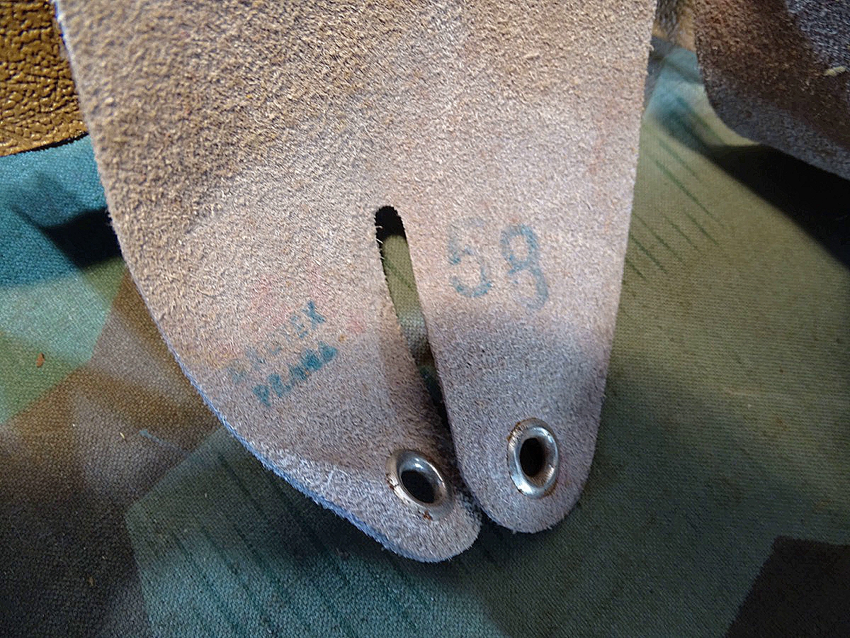 Stahlhelm Innenausstattung Tschechien, Gr. 58, Lederstücke gut erhalten, mit Kinnriemen