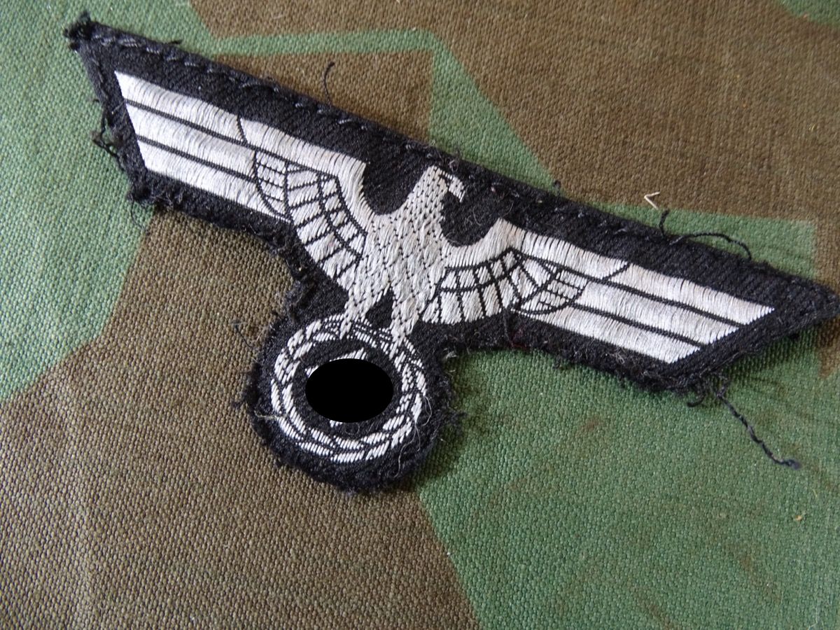 Offiziers und Unteroffiziers Brustadler für schwarze Panzer Uniformen der Wehrmacht, gewebt. Getragenes Original