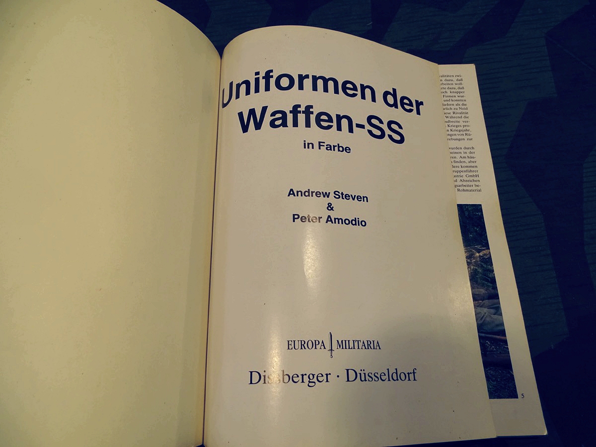 Waffen-SS. Uniformen in Farbe.  Steven, Andrew und Peter Amodio