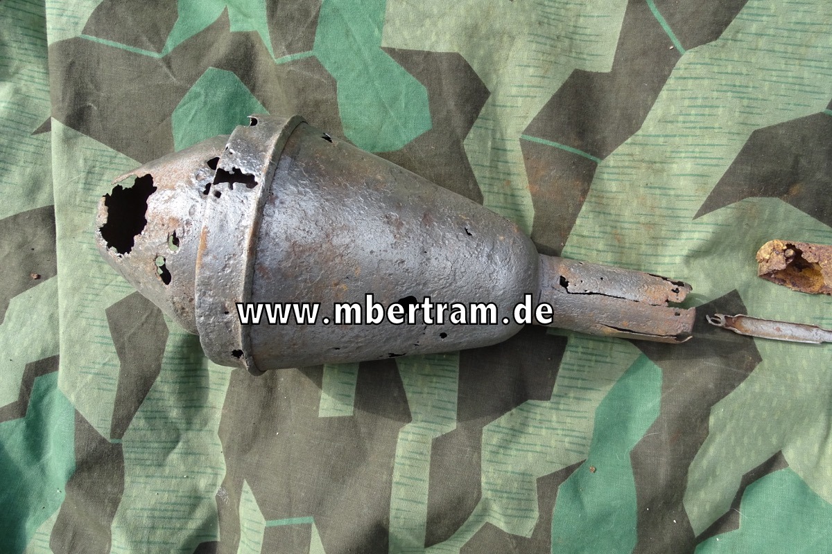 Panzerfaust 60/ 100 Rohr, delaboriert, teilrestauriert, mit Kopf.