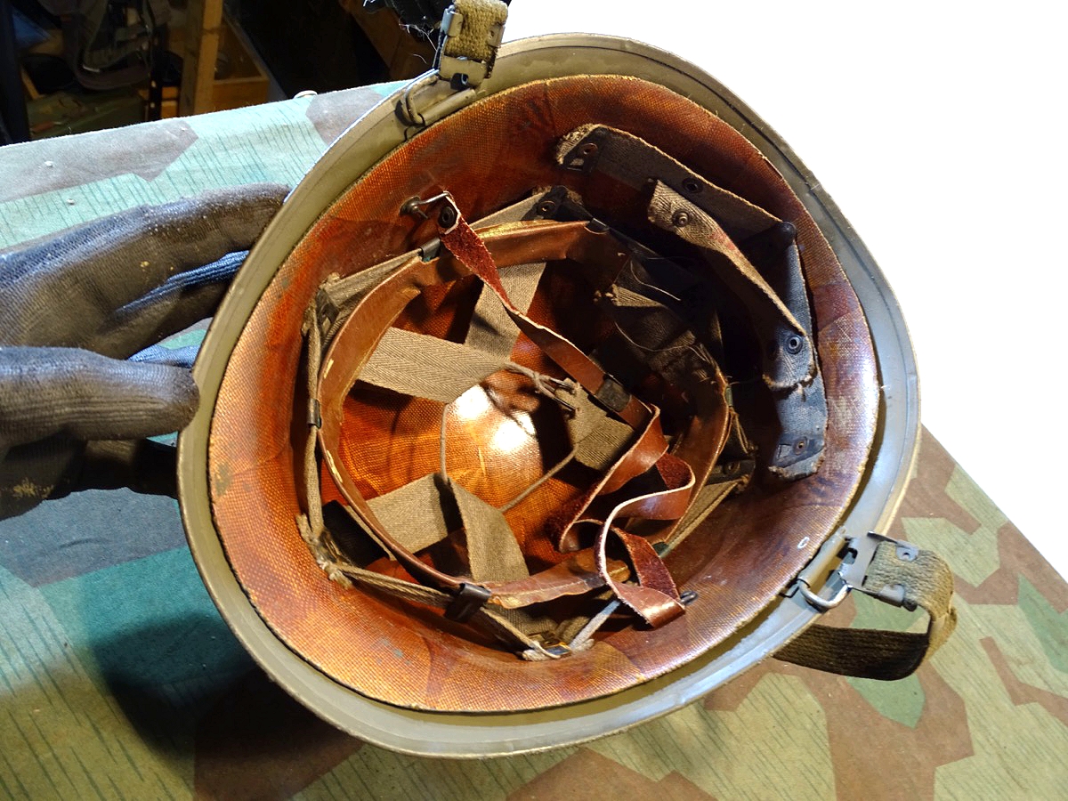 US Stahlhelm 2. Weltkrieg Modell  1944. "Old Ironsides" neu lackiert. 