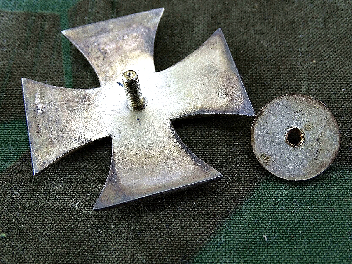 Eisernes Kreuz 1. Klasse 1939, Seltene Variante, gewölbt, fein gepunktete Oberfläche, kleine Schraubscheibe, Schinkelform