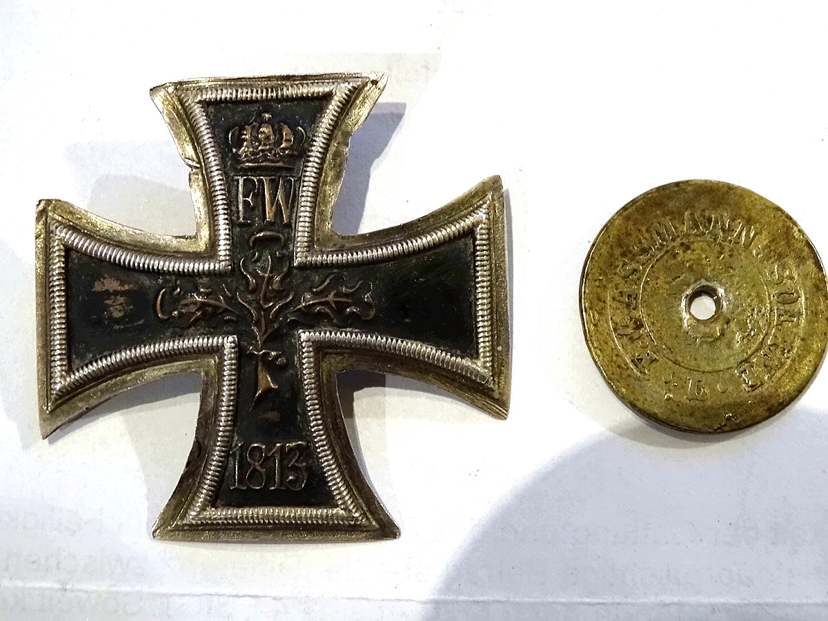 Replik: Eisernes Kreuz 1813 mit Assmann Schraubscheibe, Bastelarbeit