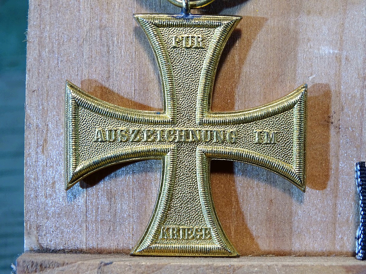 Zusammengehöriges Ordensset aus einem Nachlass: EK 2 1914, Kriegsverdienstkreuz Mecklenburg. Mit Bandspange. 