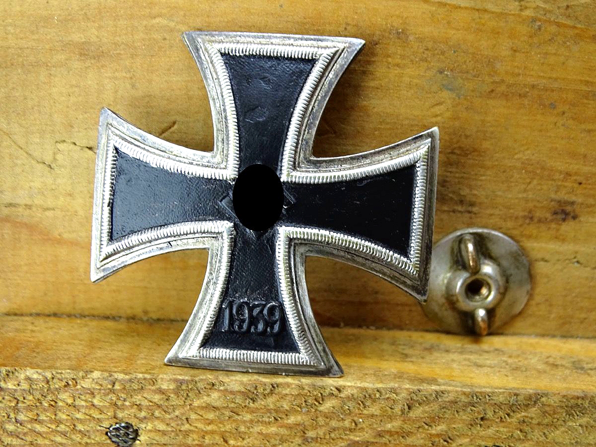 Eisernes Kreuz 1. Klasse 1939, Seltene Variante, gewölbt, fein gepunktete Oberfläche, kleine Schraubscheibe, Schinkelform