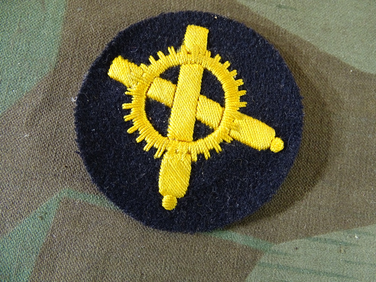 Kriegsmarine Ärmelabzeichen Laufbahn Artillerie Mechanikermatrose für die blaue Bluse, Scharnhorst