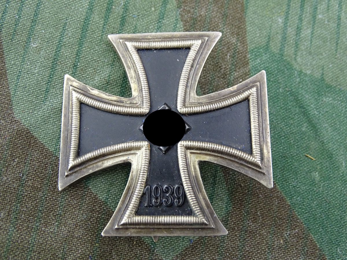 Eisernes Kreuz 1. Klasse 1939, Eisenkern, ca. 99% Schwärzung an breiter Nadel