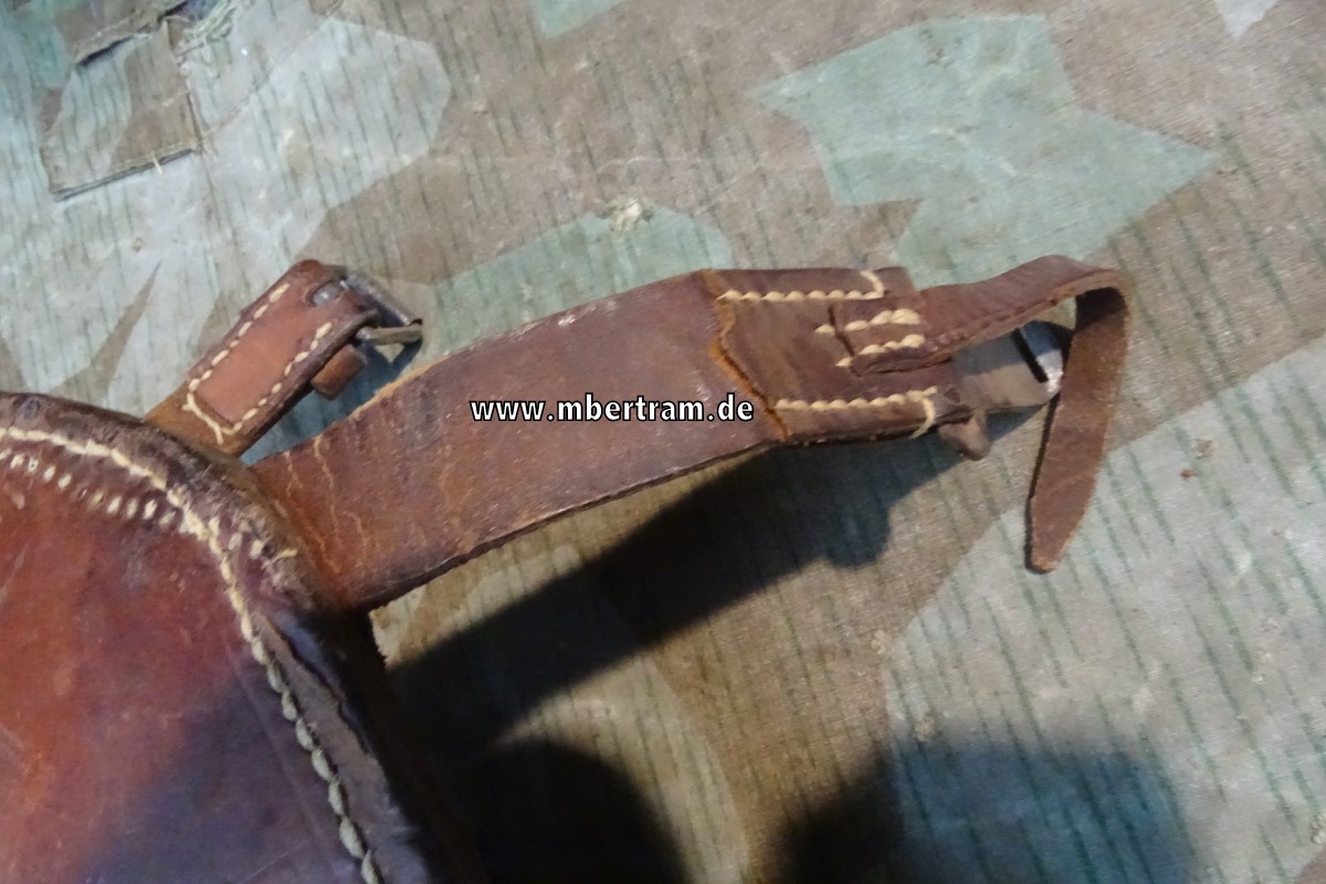 Wehrmacht Kavallerie Packtasche. Eisen Lasche von "olc"