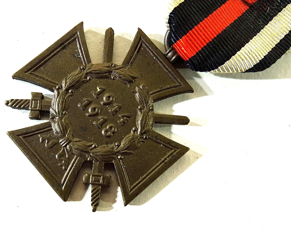 Ehrenkreuz für Frontkämpfer 1914/ 1918 mit Schwertern. Hersteller W.K.