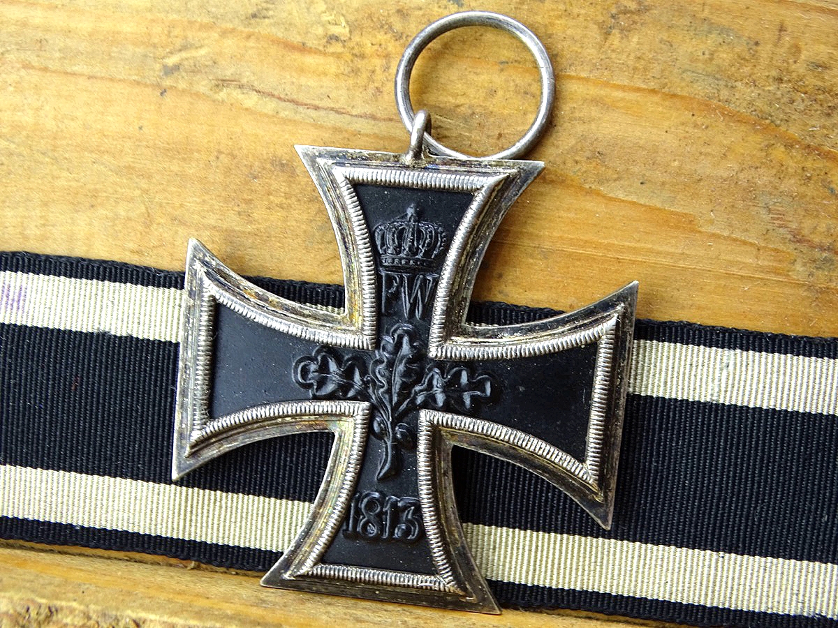 Eisernes Kreuz 2. Klasse 1914, noch fast komplett geschwärzt, Kern unmagnetisch.  DRGM Band Variante