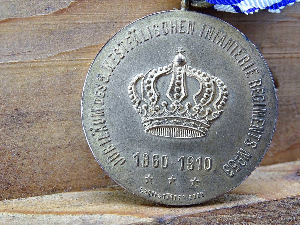 Medaille zum Jubiläum des 5. westfälischen Infanterie Regiments No. 53, 1860-1910,  mit Band für DA Schaumburg Lippe