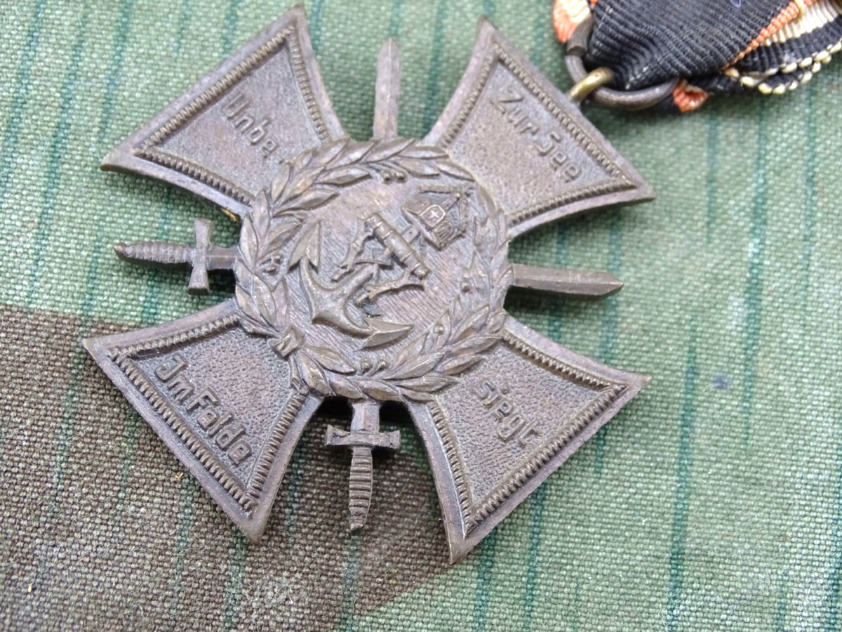 Ehrenkreuz des Marine-Korps 1914-1918, sogenanntes "Flandernkreuz" mit 3 Gefechtsspangen, Somme, Ypern, Yser