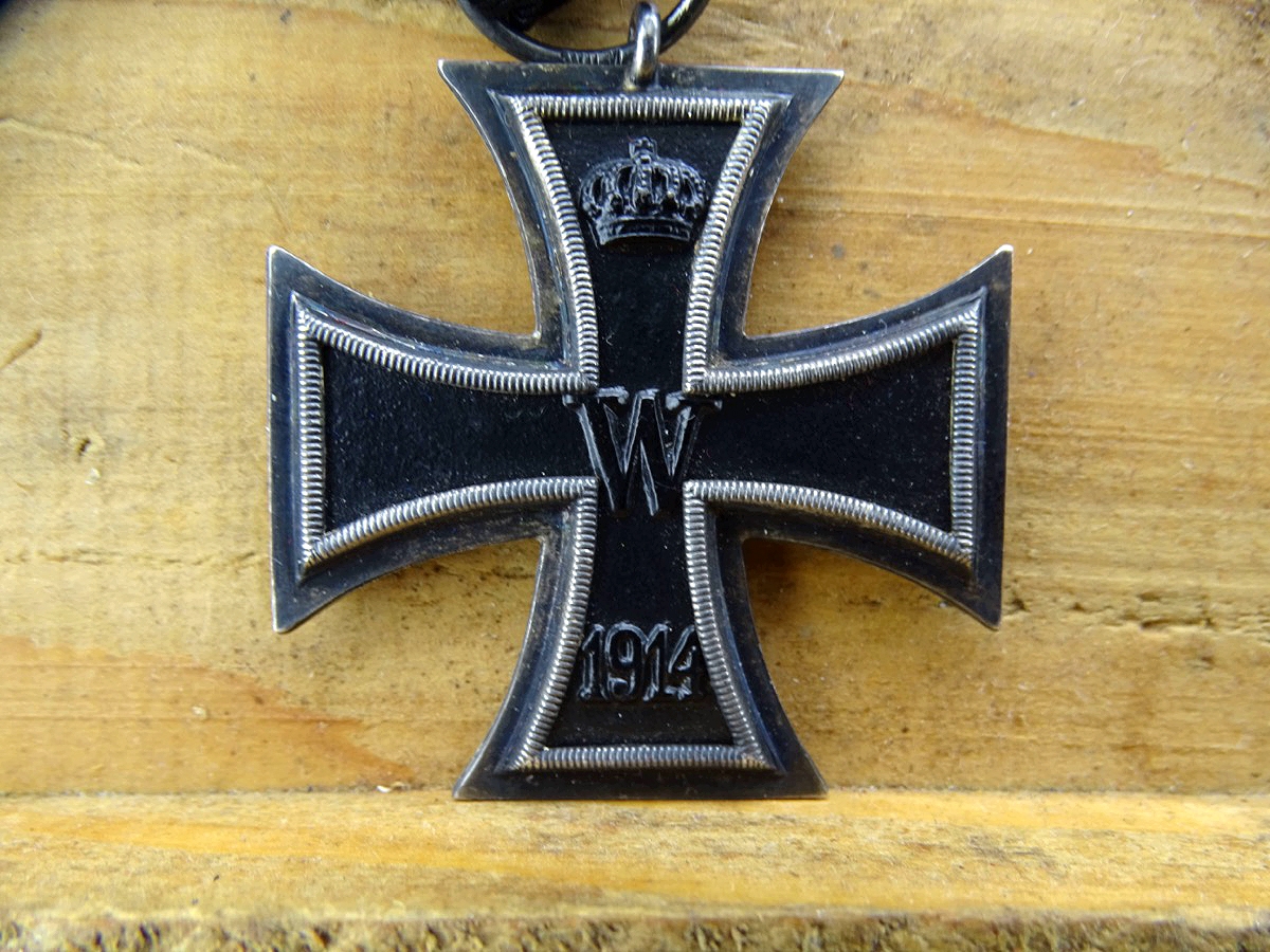 Eisernes Kreuz 2. Klasse 1914, Hst.: WILM an Bandabschnitt