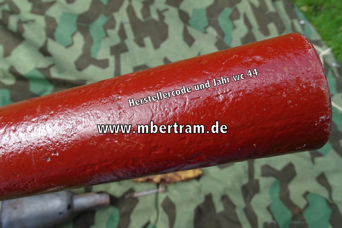 Panzerfaust 60/ 100 Rohr, delaboriert, teilrestauriert, mit Kopf.