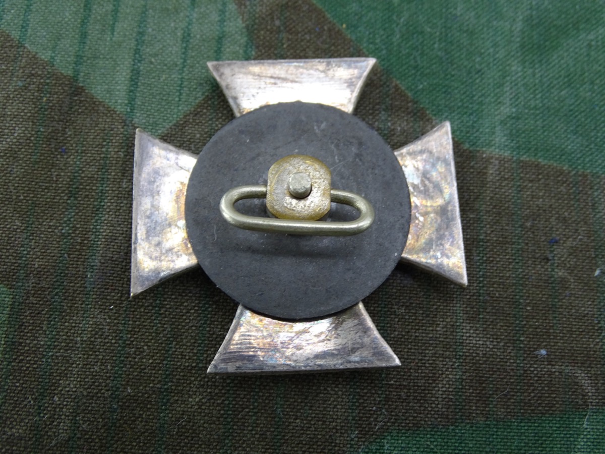 Eisernes Kreuz 1. Klasse 1914, magnetischer Eisenkern, Gewölbt, ca. 90% Schwärzung.  Schraubscheibe