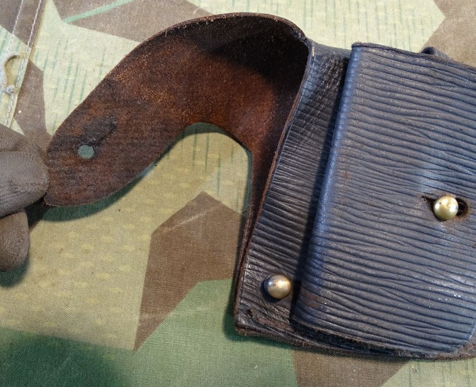 Tasche/ Holster M/85 für Reichsrevolver Bauart M 1885, späte Fertigung um 1916 in dünnerem Leder