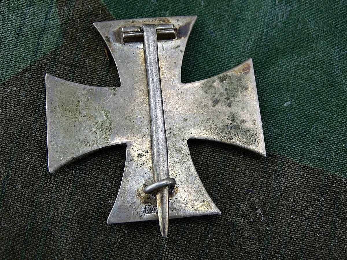 Eisernes Kreuz 1. Klasse 1914, magnetischer Eisenkern mit Schwärzung.  Herstellermarke KO