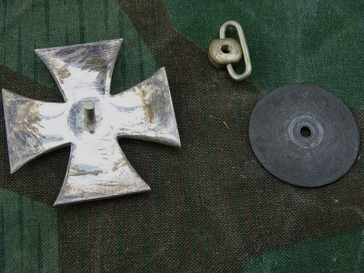 Eisernes Kreuz 1. Klasse 1914, magnetischer Eisenkern, Gewölbt, ca. 90% Schwärzung.  Schraubscheibe