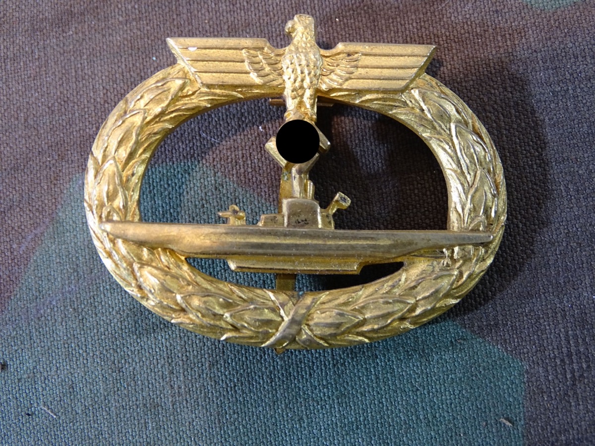 U-Boot Kriegsabzeichen der Kriegsmarine Hersteller Schwerin / Berlin,  Buntmetall