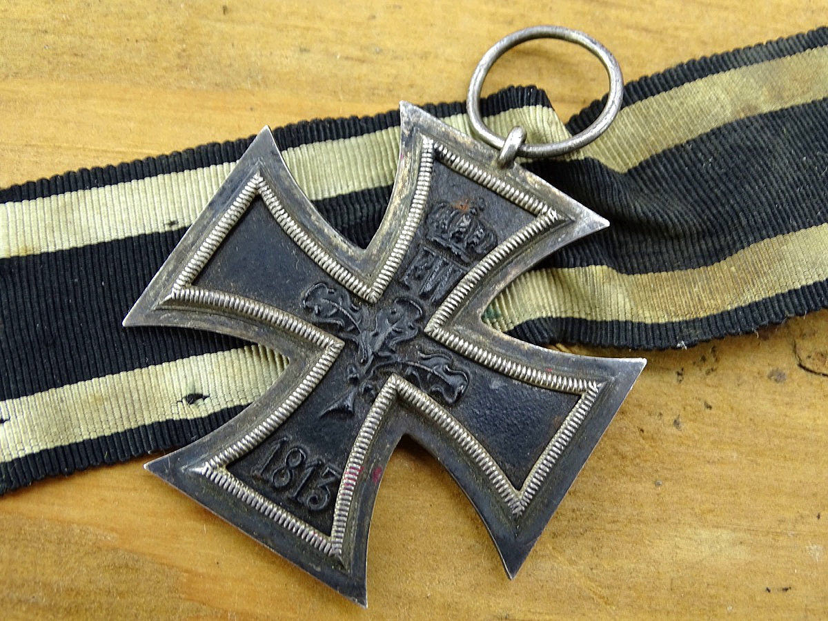 Eisernes Kreuz 2. Klasse 1914, Eisenkern noch komplett geschwärzt, Ring mit Marke LV 5