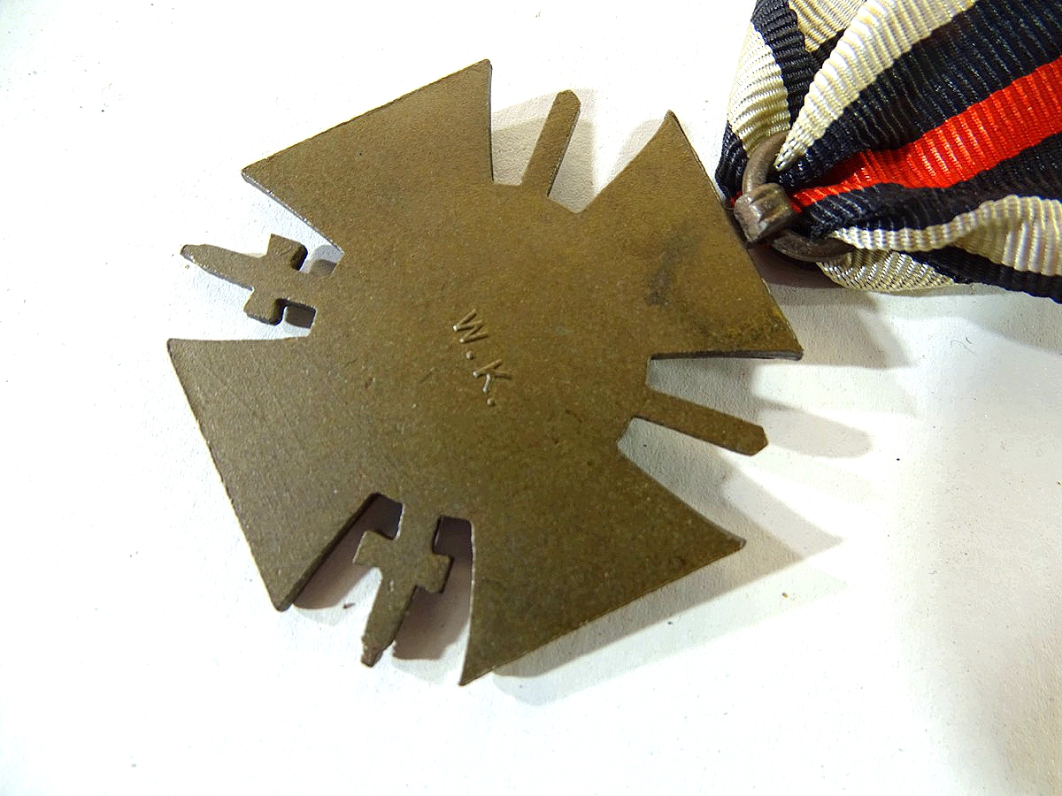 Ehrenkreuz für Frontkämpfer 1914/ 1918 mit Schwertern. Hersteller W.K.
