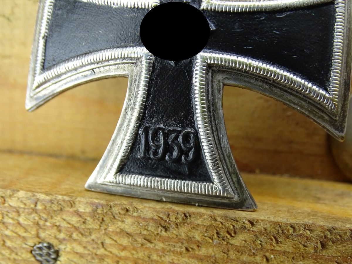 Eisernes Kreuz 1. Klasse 1939, Seltene Variante, gewölbt, fein gepunktete Oberfläche, kleine Schraubscheibe, Schinkelform