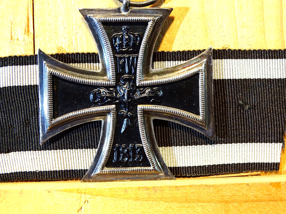 Zusammengehöriges Ordensset aus einem Nachlass: EK 2 1914, Kriegsverdienstkreuz Mecklenburg. Mit Bandspange. 