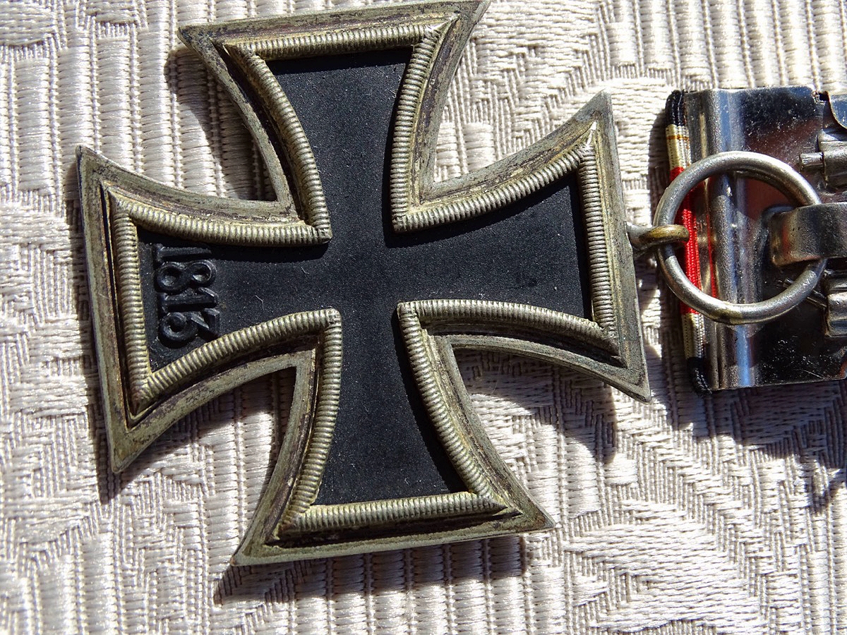 Eisernes Kreuz 2. Klasse 1939, Eisenkern, Juncker, nahezu kpl. Schwärzung, an Einzelordensspange