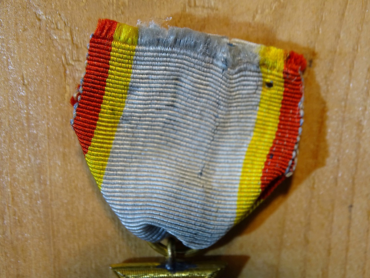 Zusammengehöriges Ordensset aus einem Nachlass: EK 2 1914, Kriegsverdienstkreuz Mecklenburg. Mit Bandspange. 