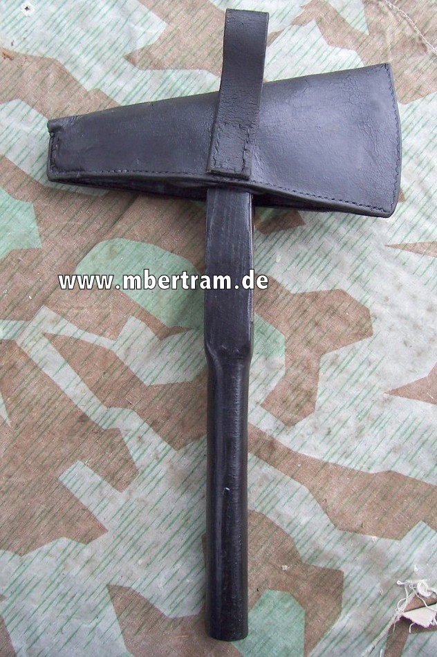 Feuerwehr Axt-Beil im Holster / mit Tragevorrichtung, um 1935, Drittes Reich