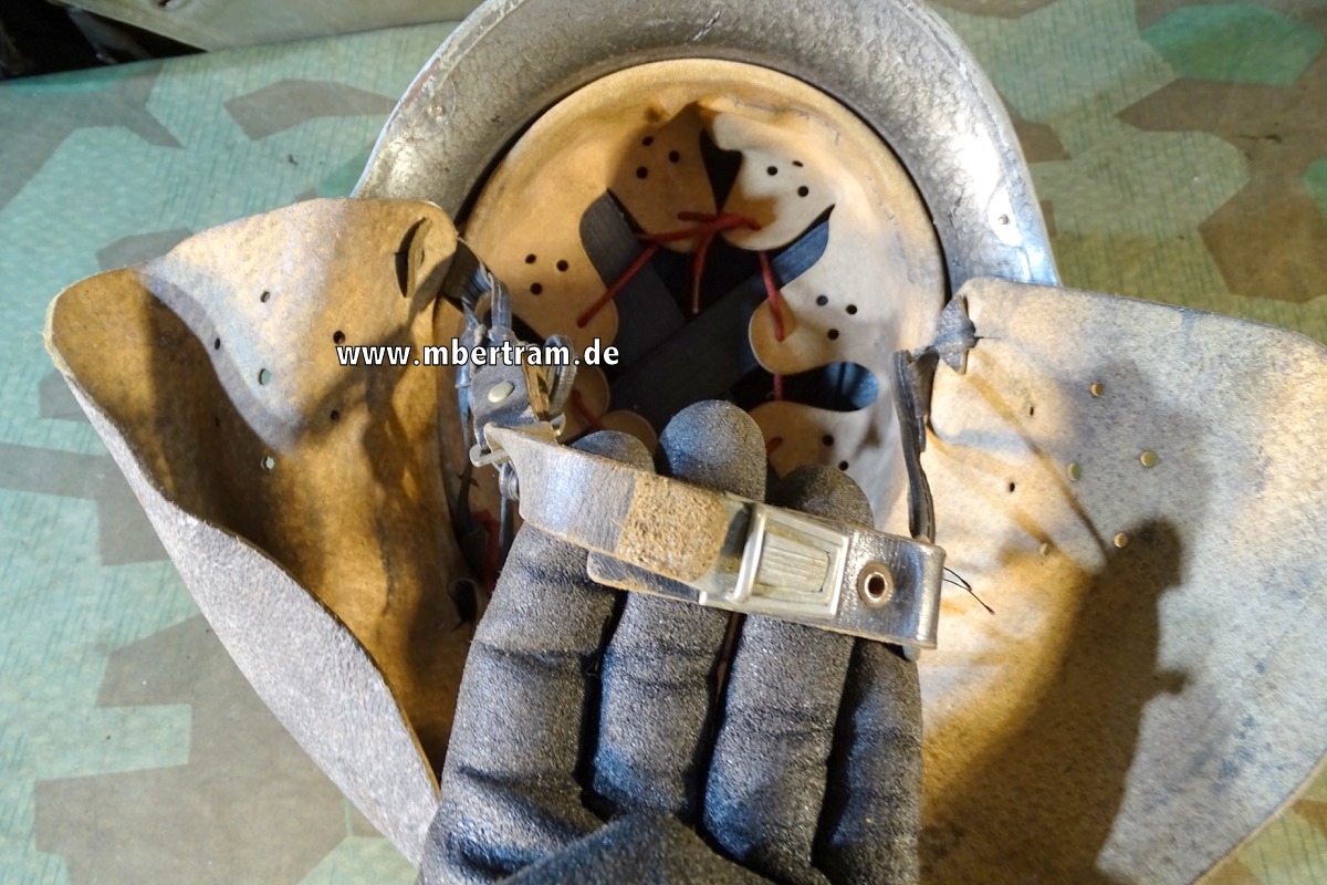 DDR Fieberglas Feuerwehrhelm mit Nackenleder, wie Wehrmachts Parade Helm