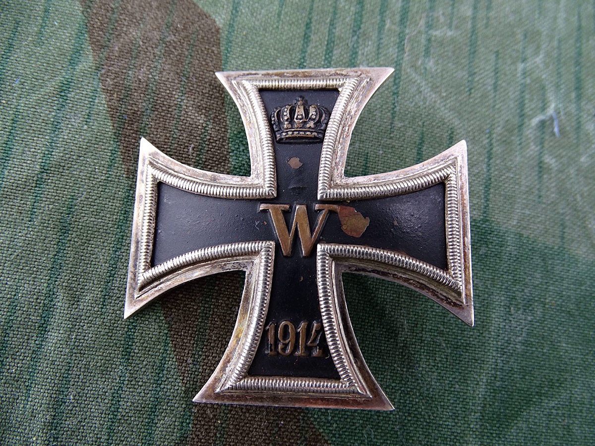 Eisernes Kreuz 1. Klasse 1914, magnetischer Eisenkern mit ca. 90% Schwärzung, gewölbt, Deumer