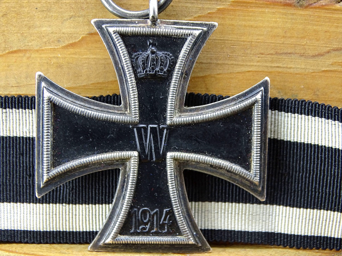 Eisernes Kreuz 2. Klasse 1914, Eisenkern noch komplett geschwärzt, Ring mit Marke CD 800