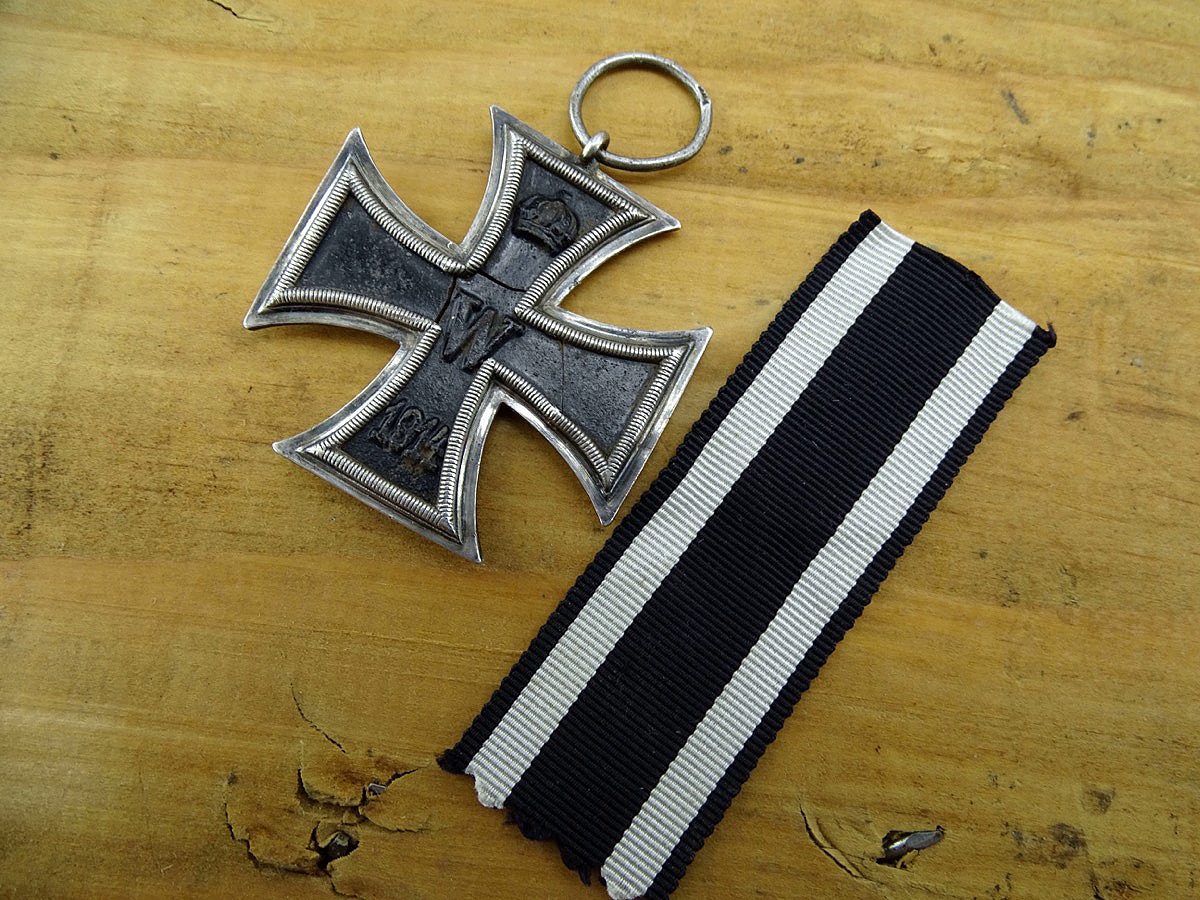 Eisernes Kreuz 2. Klasse 1914, Eisenkern mit Bruchstelle, Ring mit Hersteller Marke MM ?