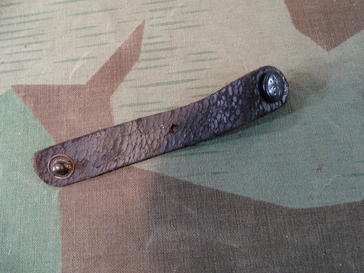 Alter Schließriemen für HJ Messer oder Grabendolch mit typischem Stern Druckknopf