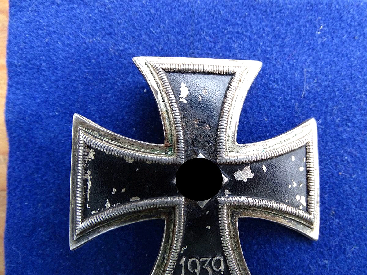 Eisernes Kreuz 1. Klasse 1939, Seltene Variante, gewölbt, fein gepunktete Oberfläche,  Schinkelform