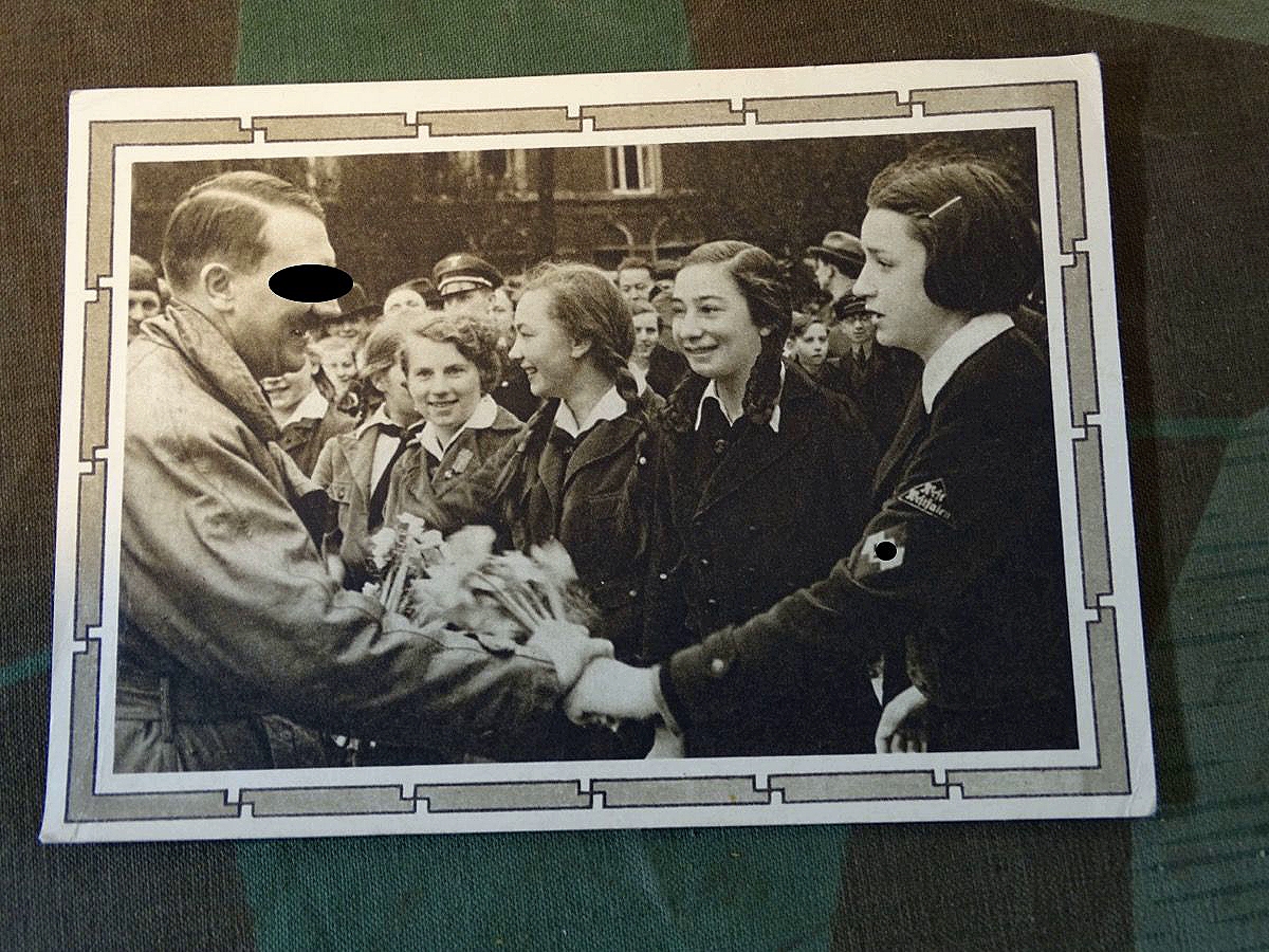 BDM Propaganda Postkarte BDM Mädels in Uniform begrüßen den Führer