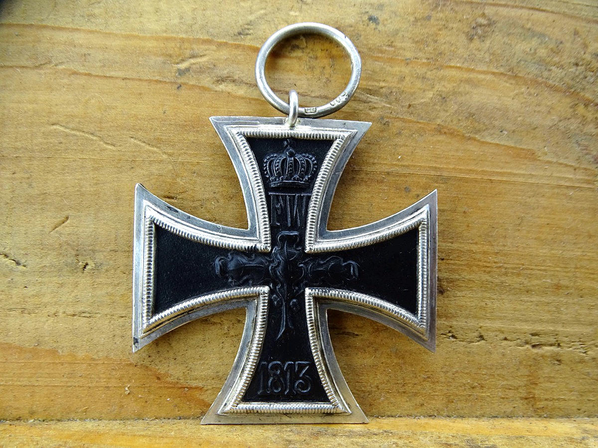 Nachlass Set: Eisernes Kreuz 2. Klasse 1914, CD 800, Ehrenkreuz f. Frontkämpfer, passende Bandspange u Ordenssschnalle