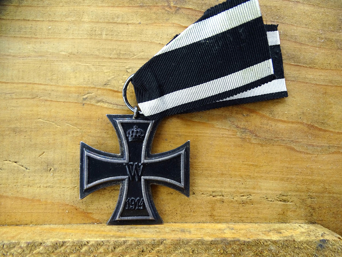 Eisernes Kreuz 2. Klasse 1914, Hst.: WILM an Bandabschnitt