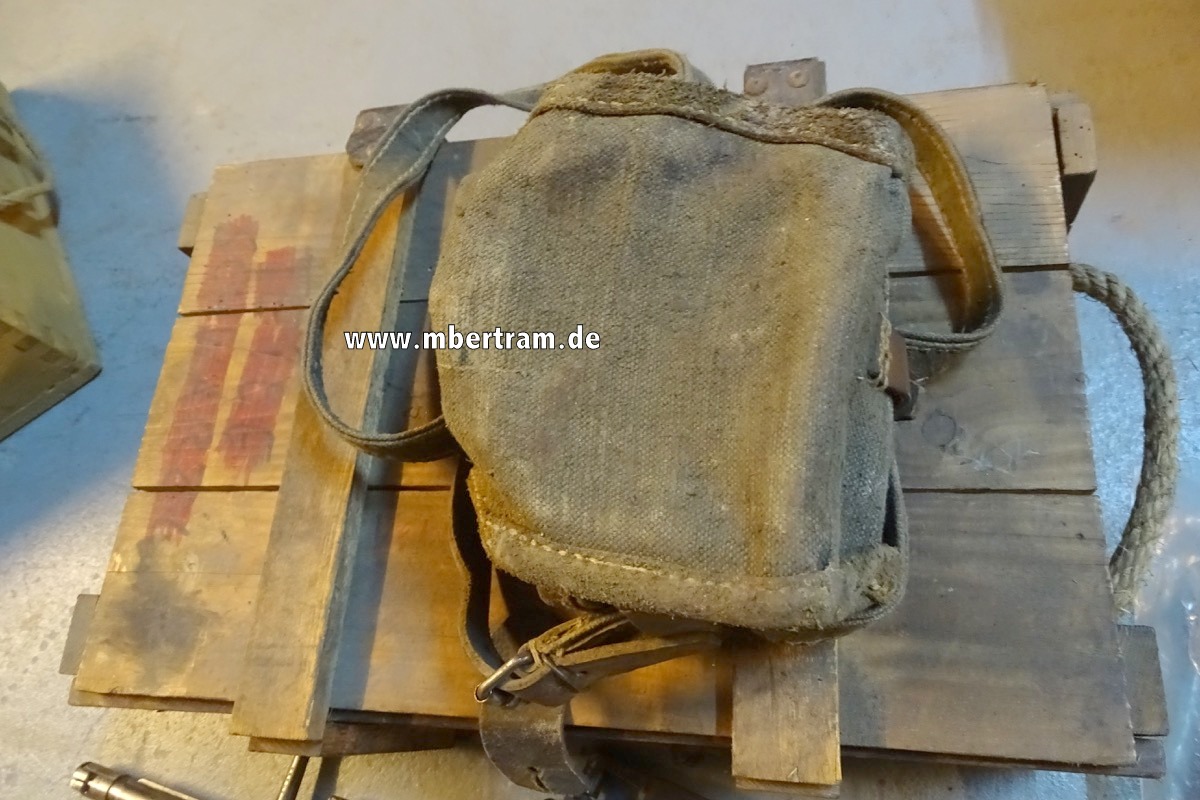 MG 30 ( t) Magazinlader Alu, mit kleiner Packtasche, Leinen,  Zustand 3